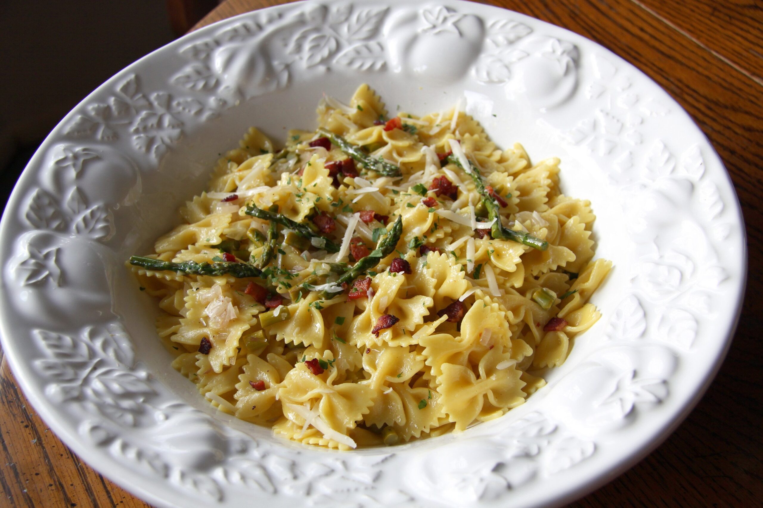 Asparagus and Saffron Farfalle Pasta Asparagus and Saffron Farfalle Pasta