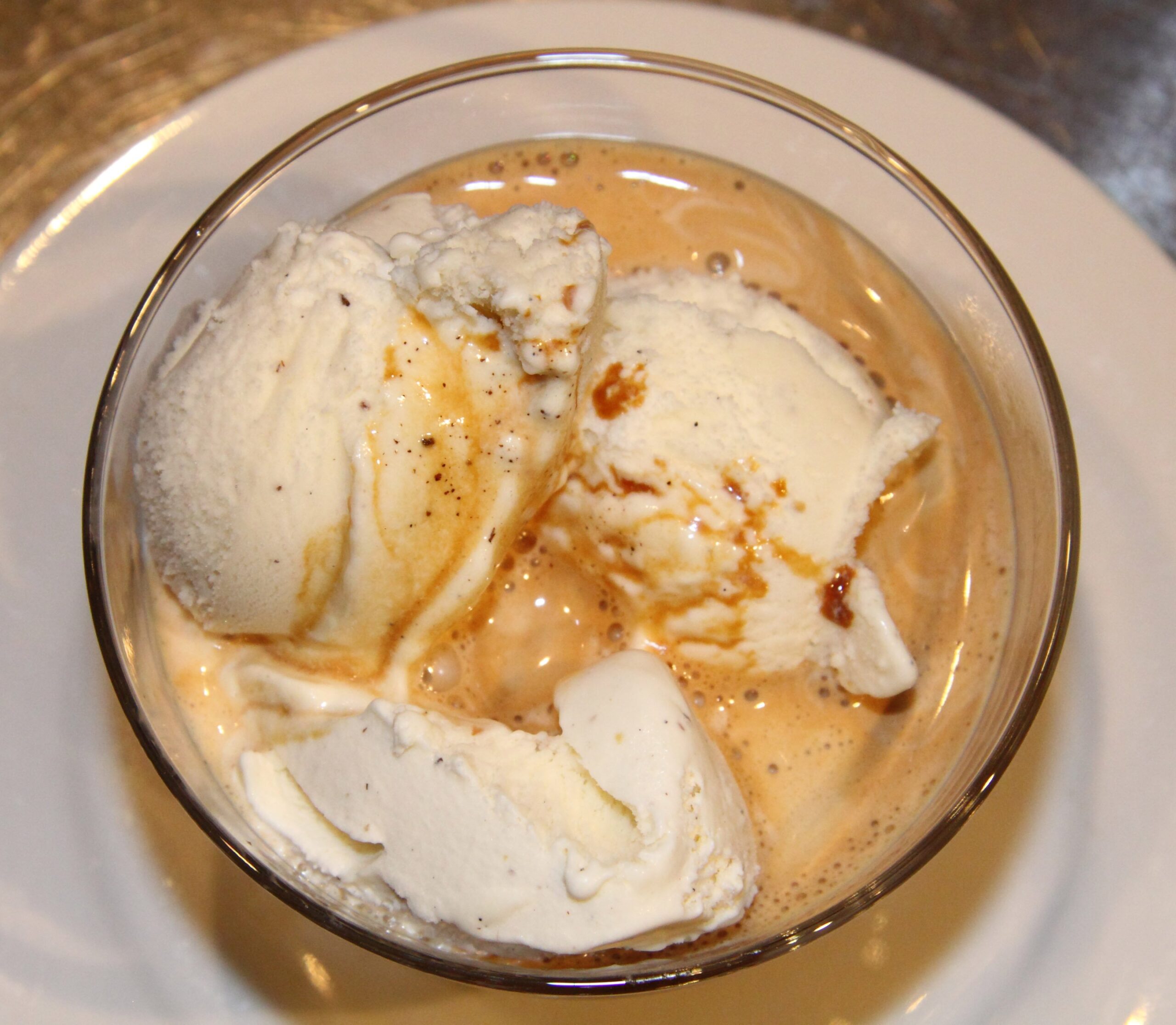 affogato. al caffee affogato al caffee