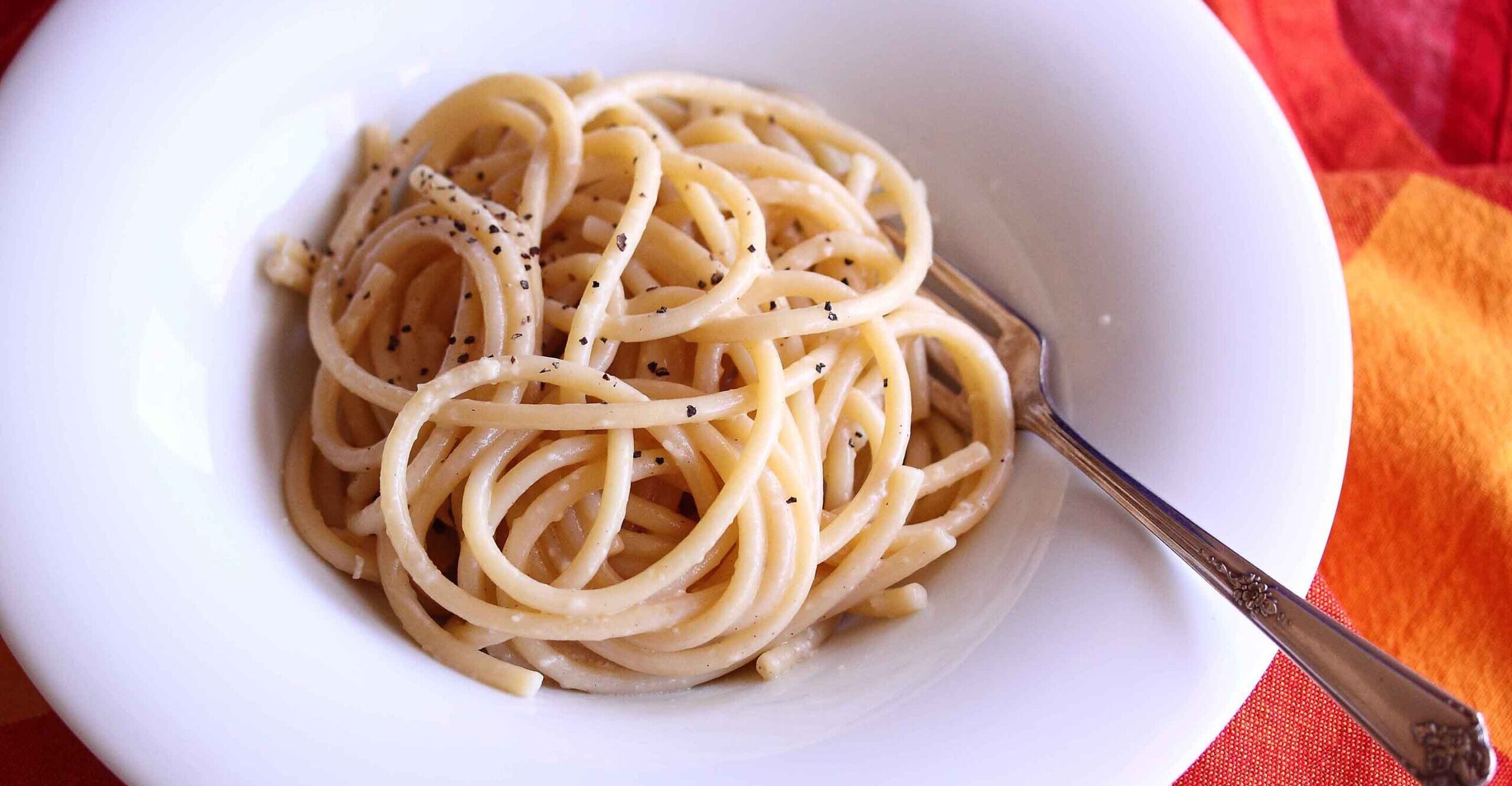bucatini cacio e pepe bucatini cacio e pepe