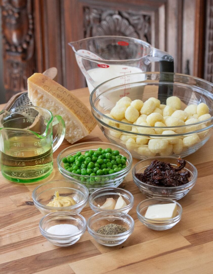 Gnocchi with Cream, Sun-Dried Tomatoes and Peas Gnocchi with Cream, Sun-Dried Tomatoes and Peas
