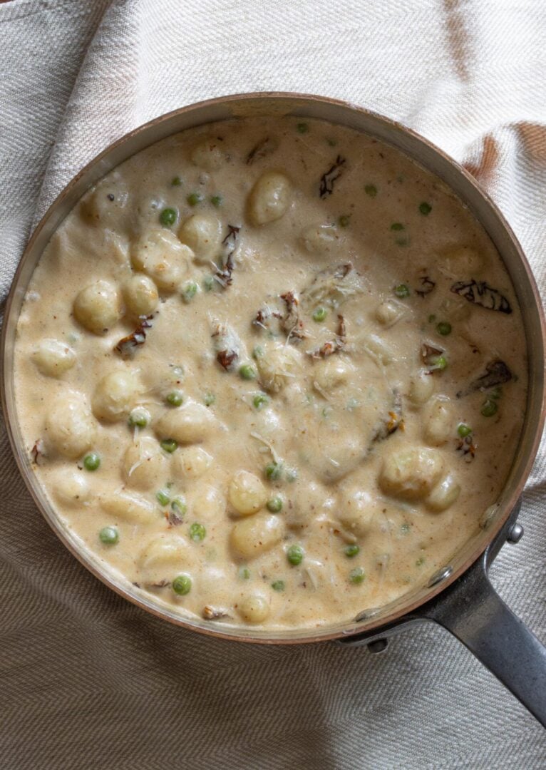 Gnocchi with Cream, Sun-Dried Tomatoes and Peas Gnocchi with Cream, Sun-Dried Tomatoes and Peas