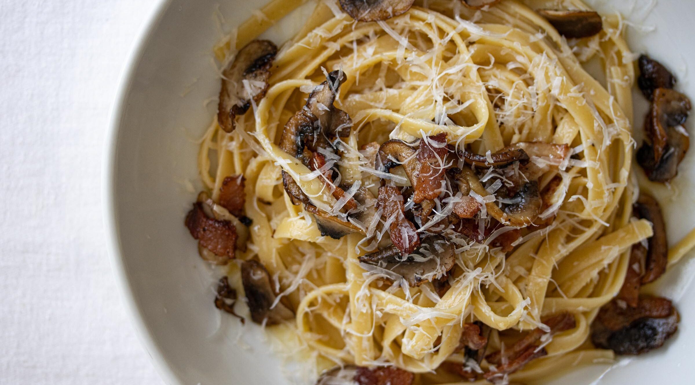 linguine, bacon, and mushrooms linguine, bacon, and mushrooms