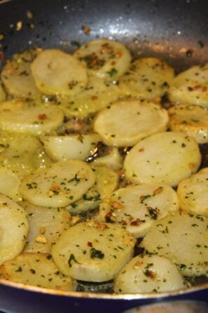 sauteed patatoes with butter,parsley nd garlic