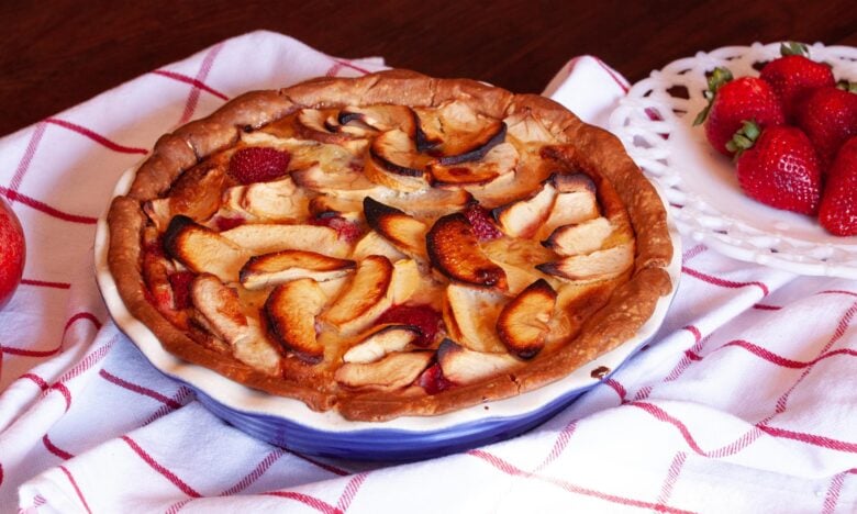 Strawberry Apple Pie strawberry apple pie on a white towel